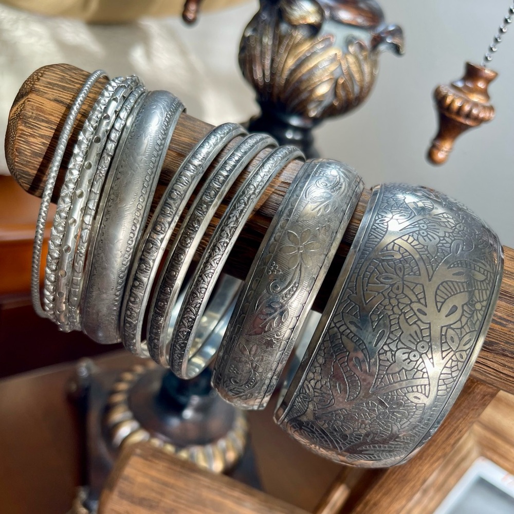 Bajalia • BOHO distressed silver bangle set
